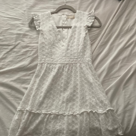 White dress - Picture 1 of 2